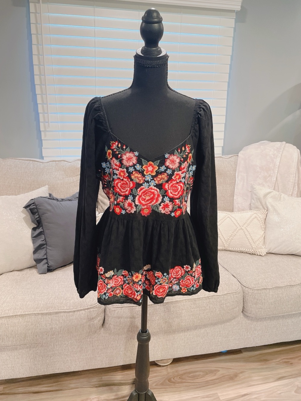Savanna Jane Black Embroidered Blouse Size L